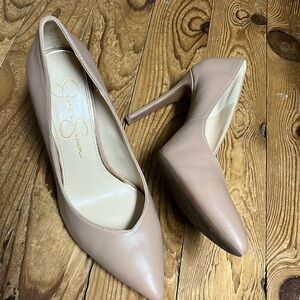 Jessica Simpson pumps